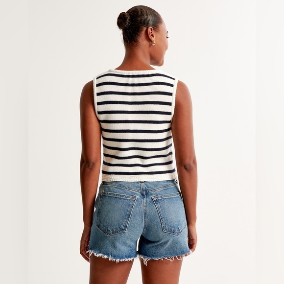 Abercrombie & Fitch the high rise 4” mom shorts NWT, sz 35 - Picture 3 of 13